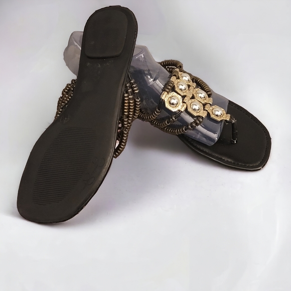 Jessica Simpson sandals thong style with metal embellishments - Picture 3 of 12